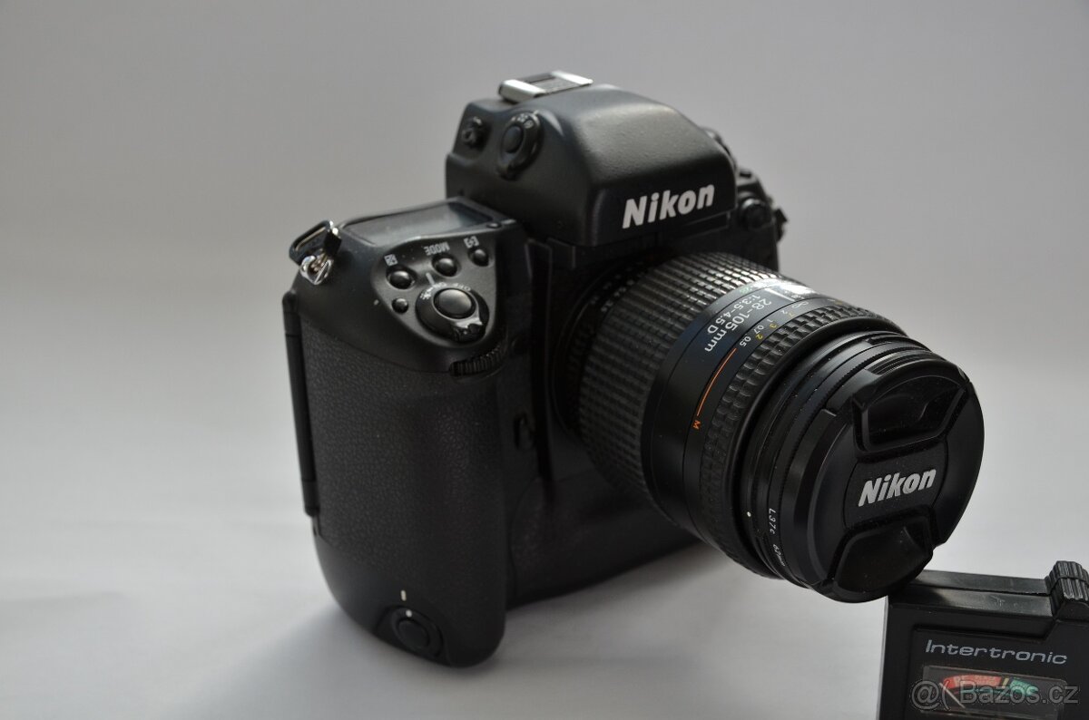 Nikon F5 - rezervace - 2