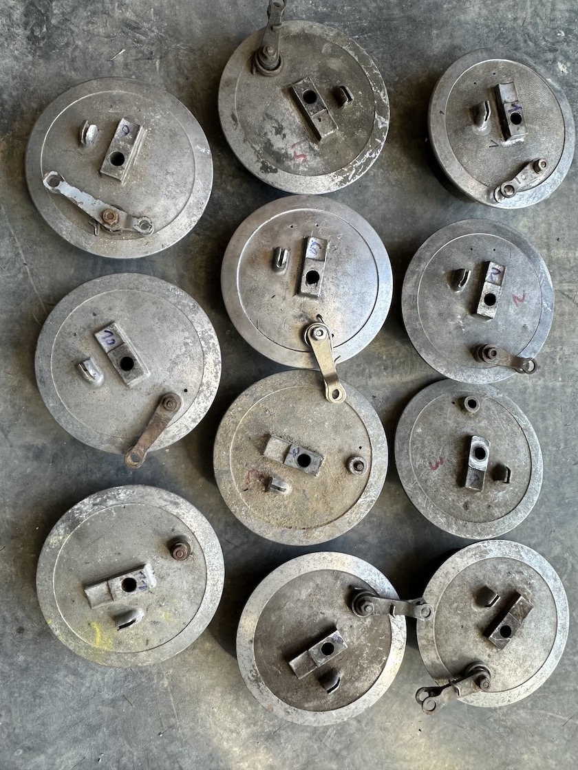 Predám brzdový štít JAWA 250/353 350/354 KYVAČKA - 2