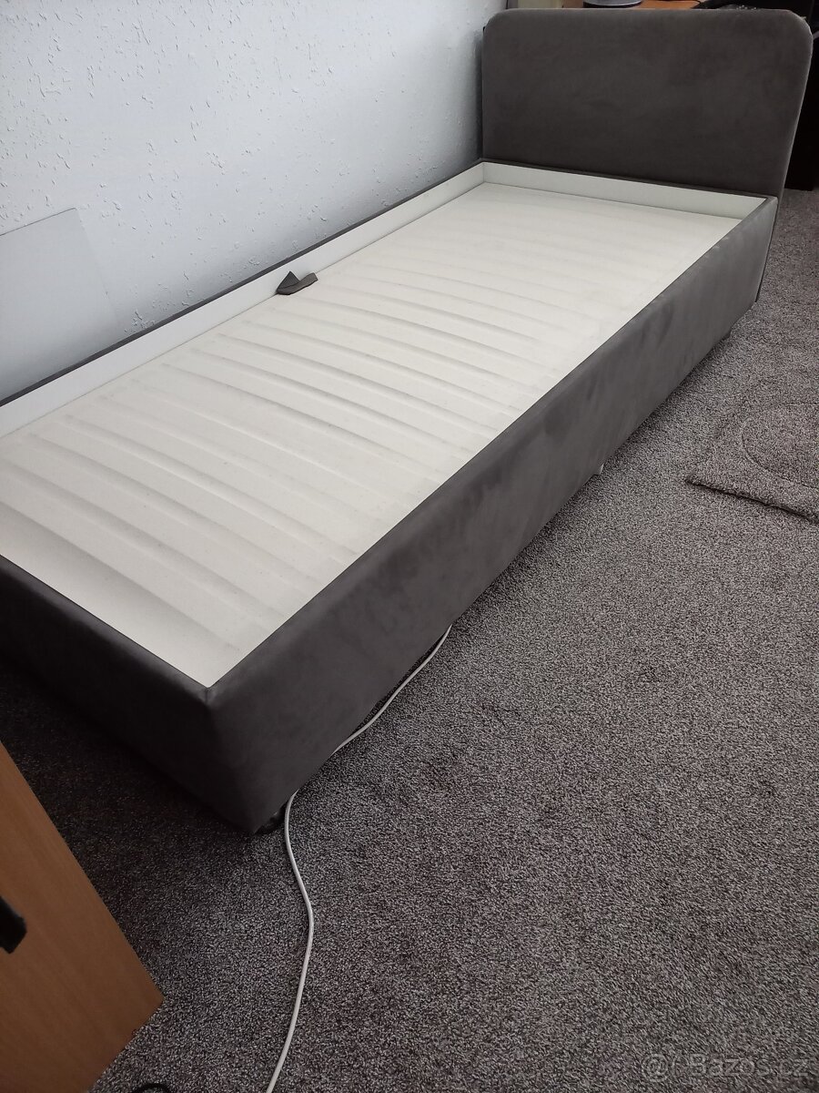 POSTEL - VELKY ÚLOŽNÝ PROSTOR - 2