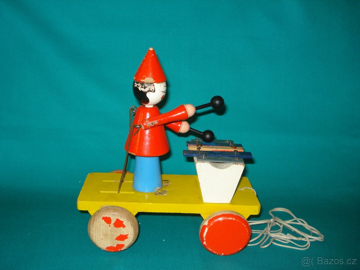 Stará dřevěná tahací hračka, hraje na xylofon - 2