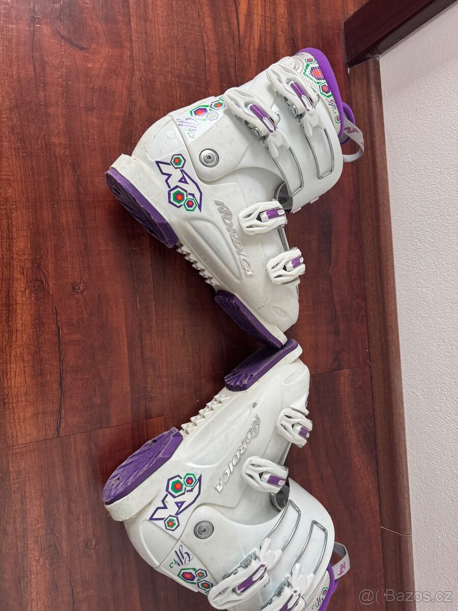 Lyžáky Nordica 33 - 2