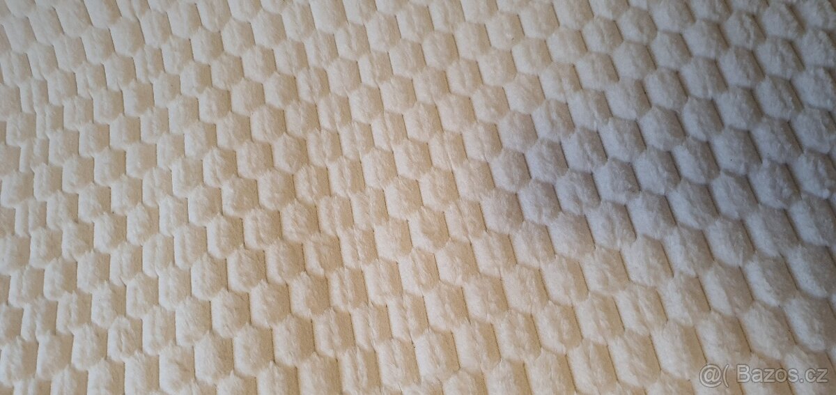 Bílý kusový koberec - 2