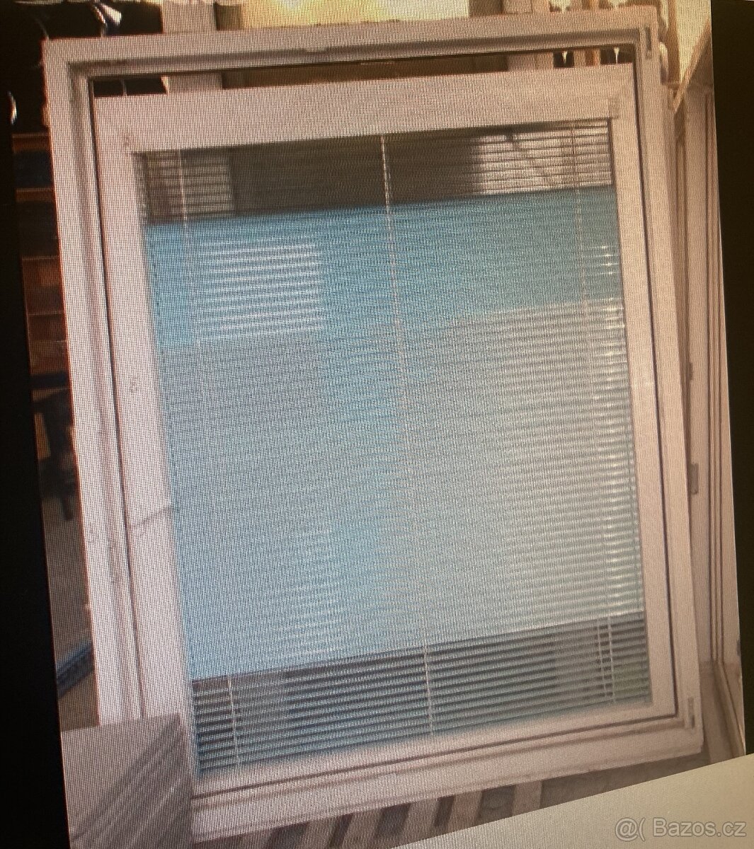 Okno plastové se žaluzií - 2