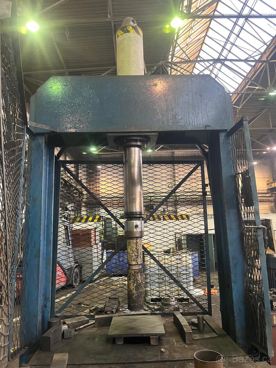 Hydraulický lis 150 T - 2