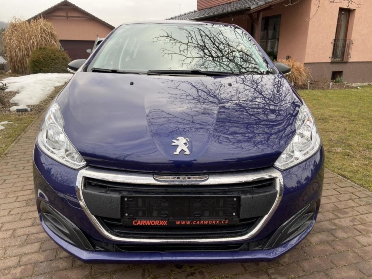 Nabízíme Peugeot 208 1,2i 50kw - 2