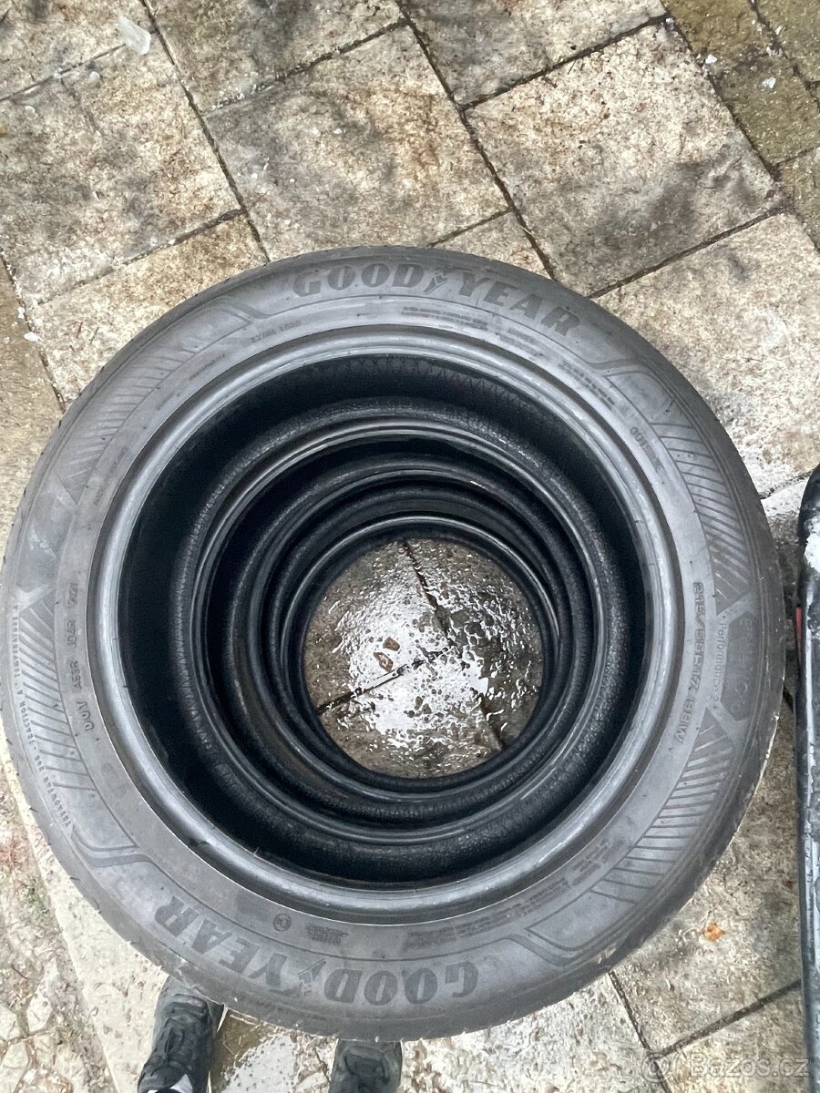 Sada letních pneu 215/55/17 GoodYear - 2