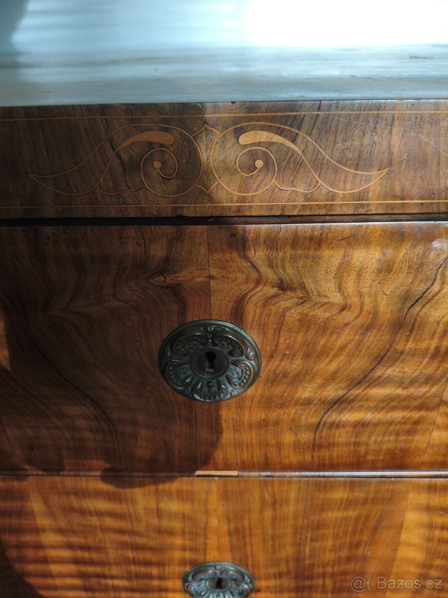 Starožitná komoda biedermeier - 2
