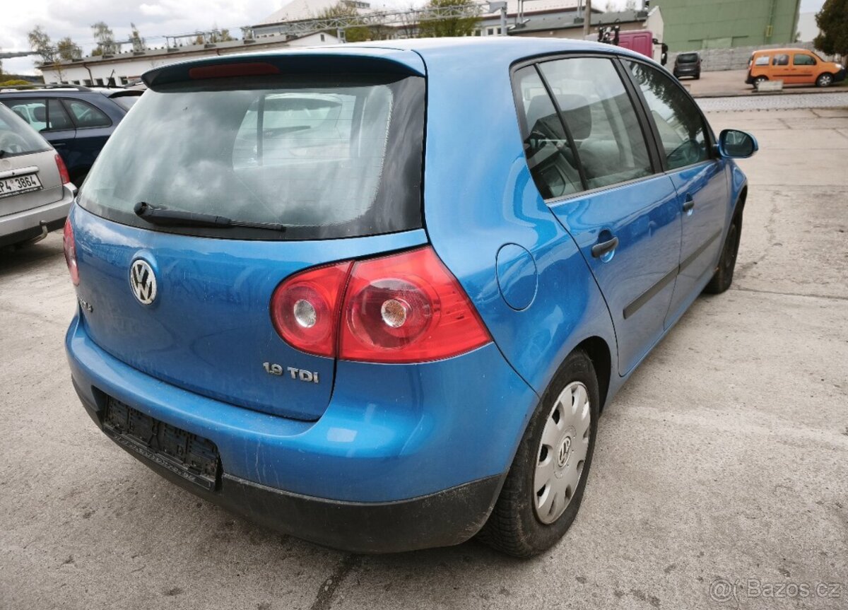 VW Golf 5 v barvě LC5G a motorem BKC - 2