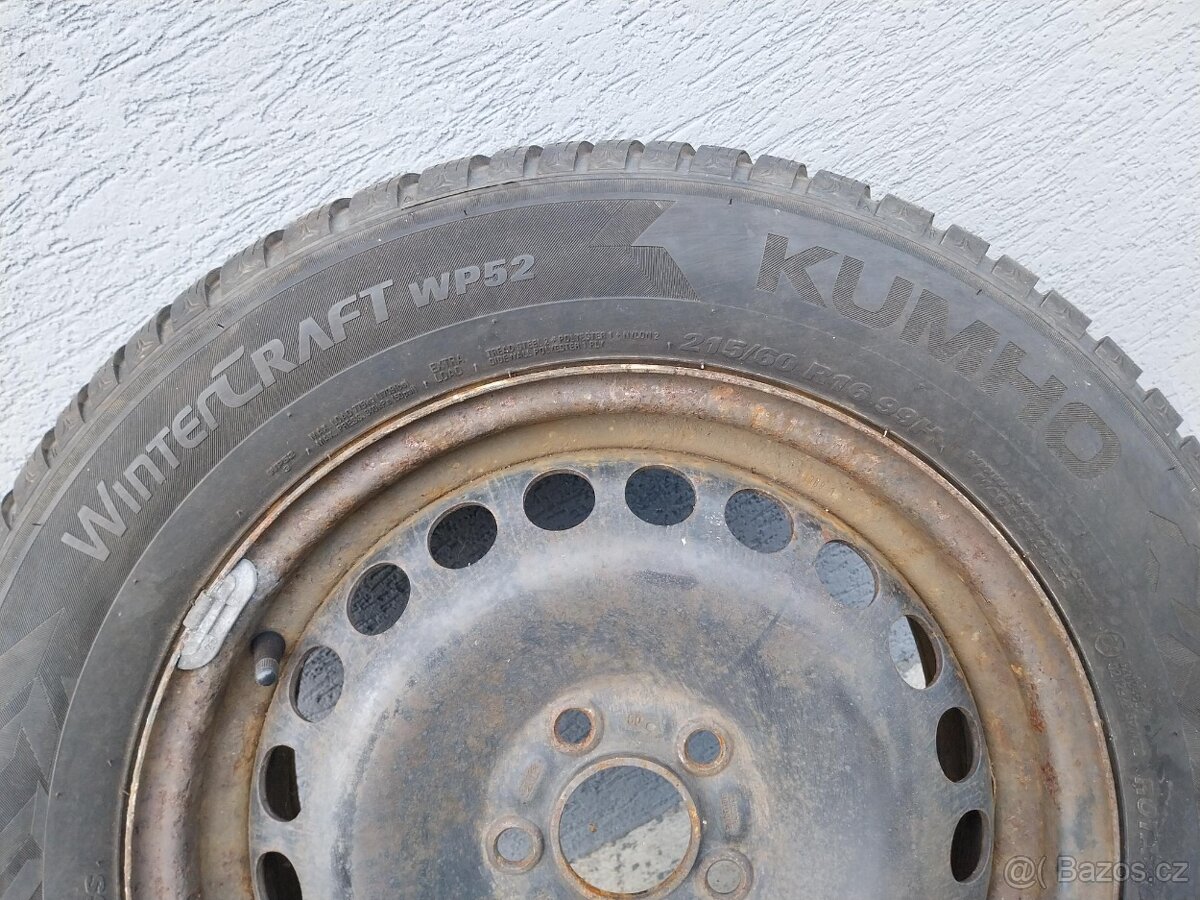 Kumho WinterCraft WP52 215/60 R16 99H - 2