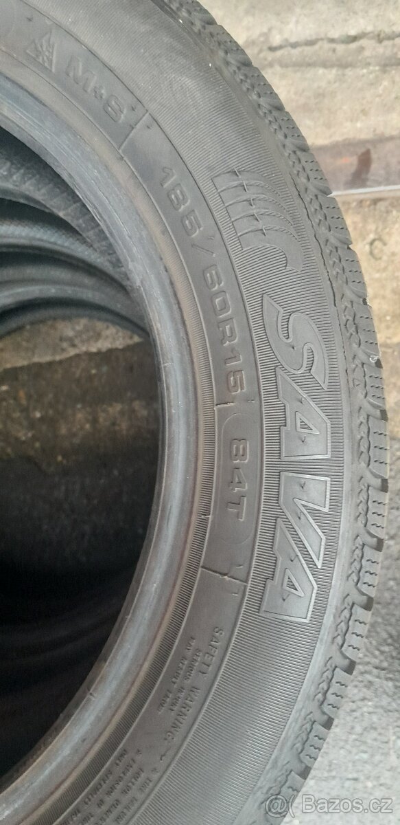 Zimní penumatiky 185/60 R15 - 2