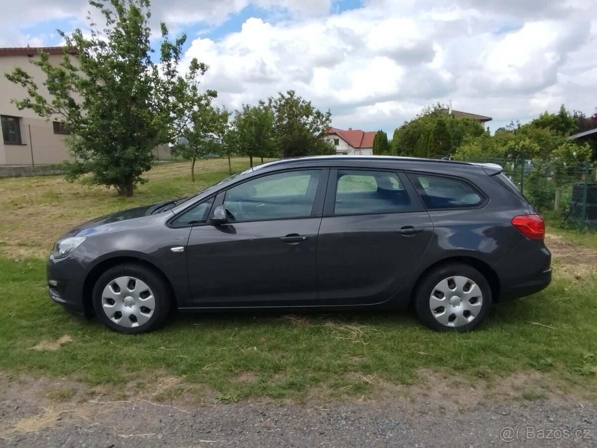 Opel Astra kombi benzín 1.4 - 2
