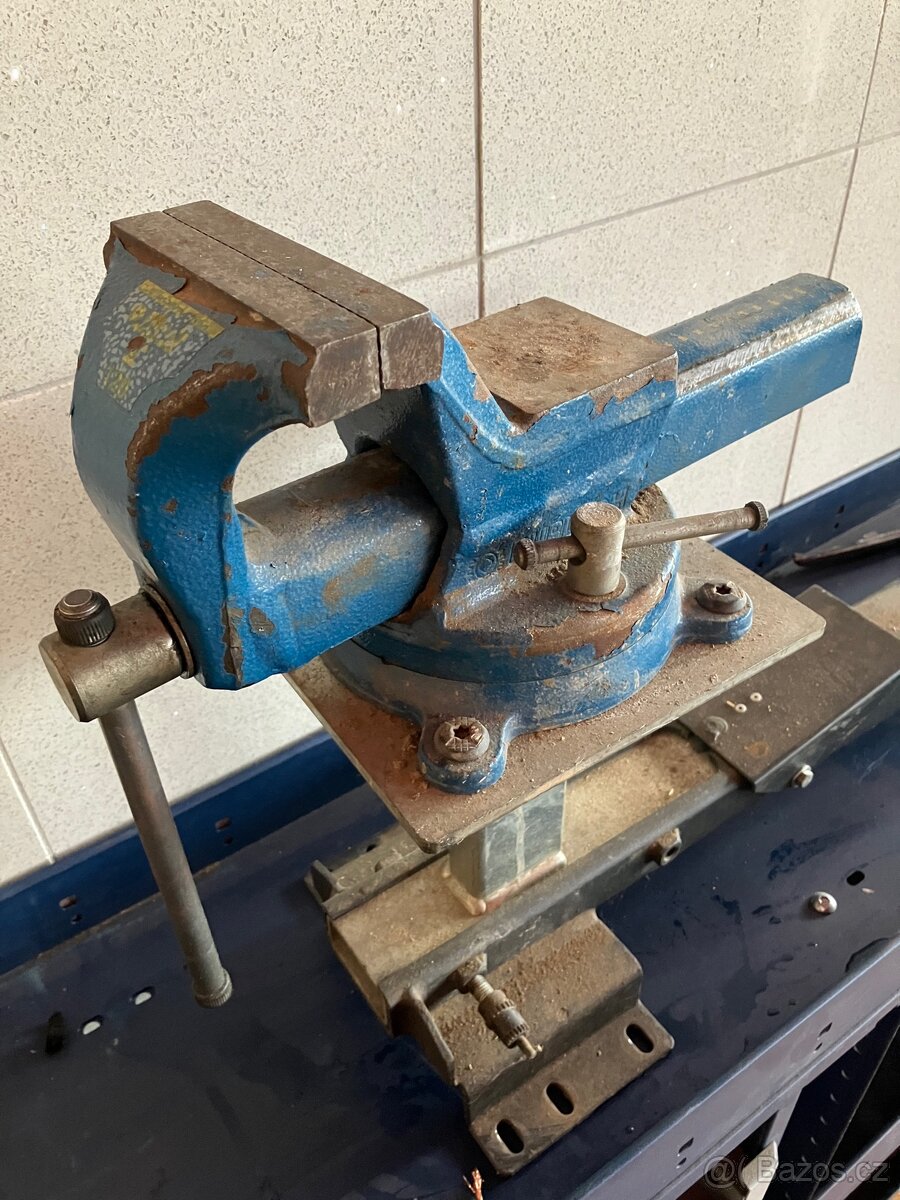 Svěrák do auta - 2