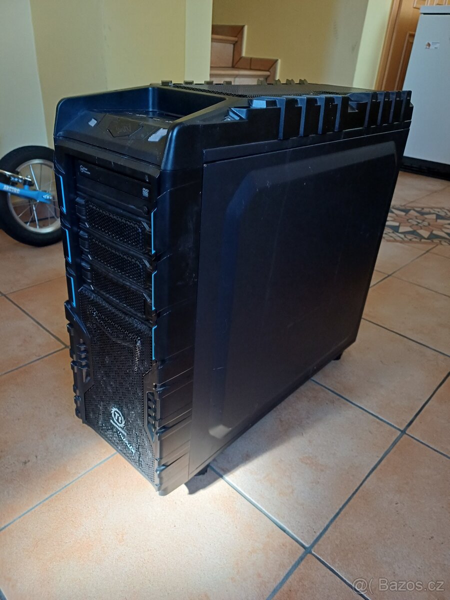 Prodám starší herní PC bednu Thermaltake - 2