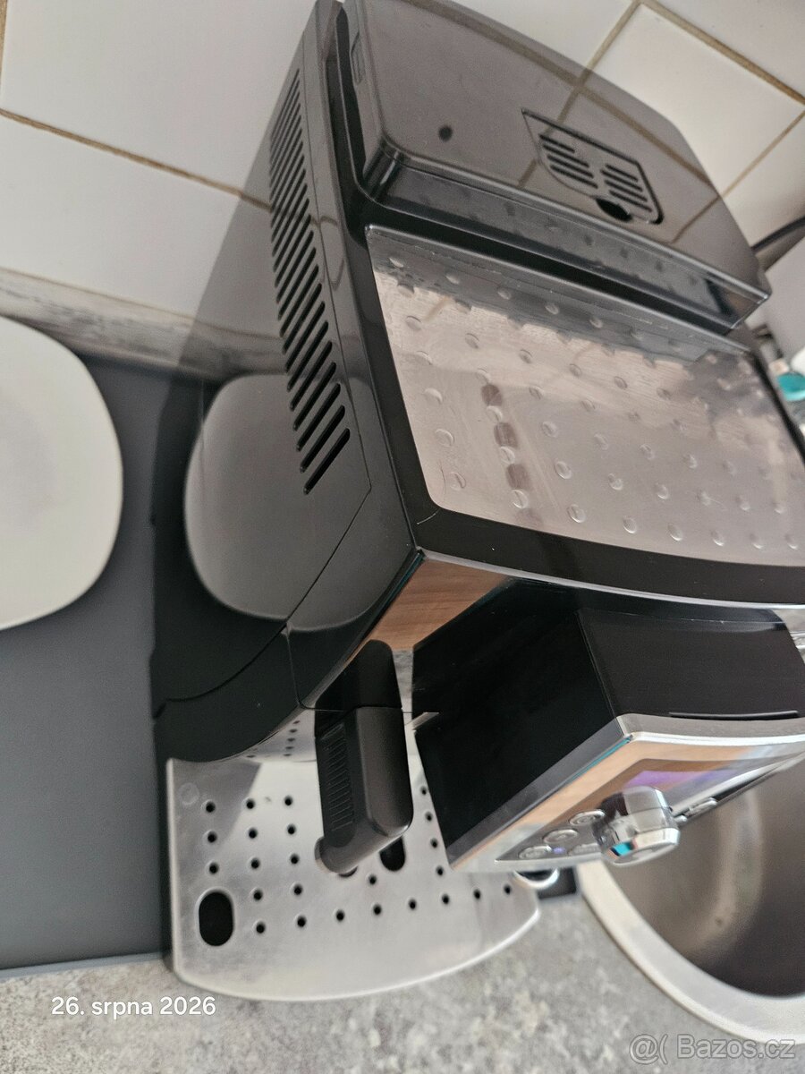 Automaticky zrepasovaný kávovar DeLonghi - 2