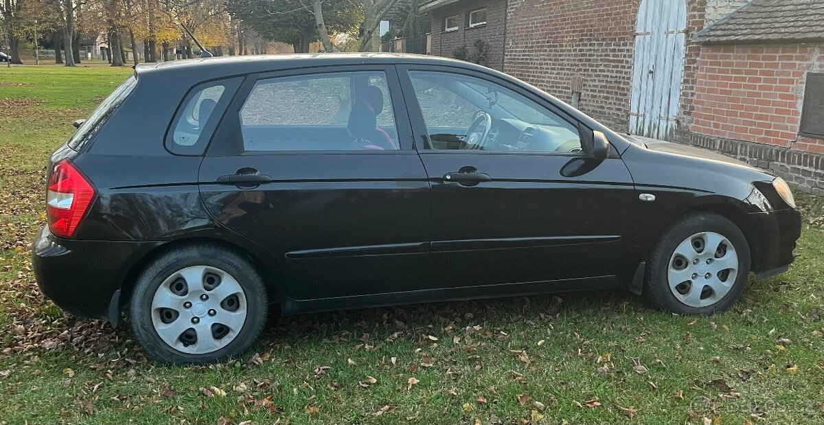 Prodám černou Kiu Cerato, 77kW, 2005 - 2