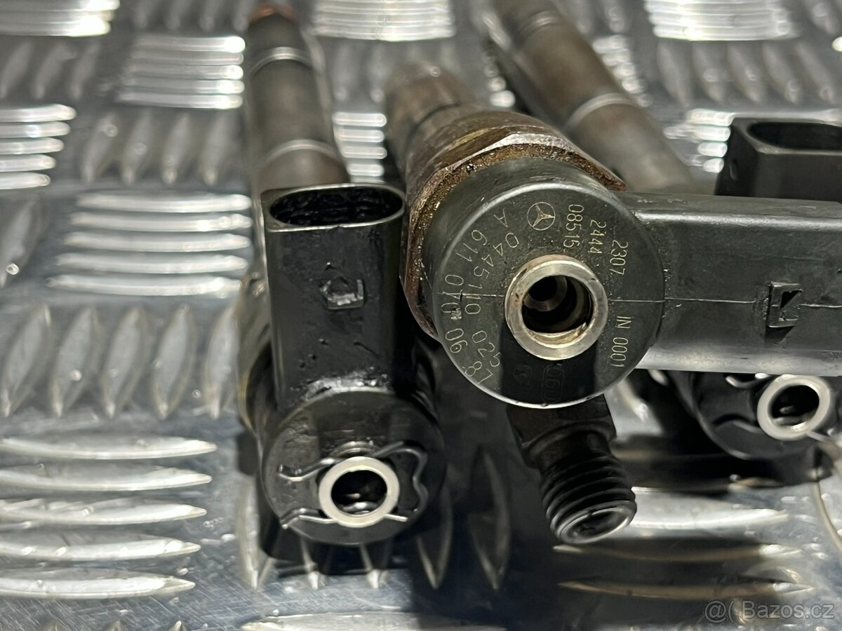 // Vstřikovače OM 611 2.2CDI/2.7CDI Mercedes // - 2