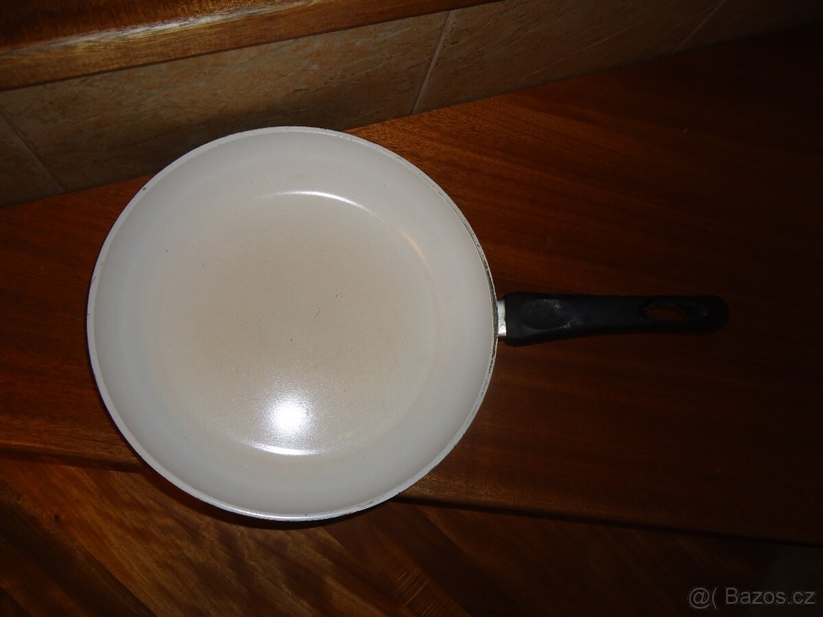 Pánev s keramickým povrchem, průměr 29 cm - 2