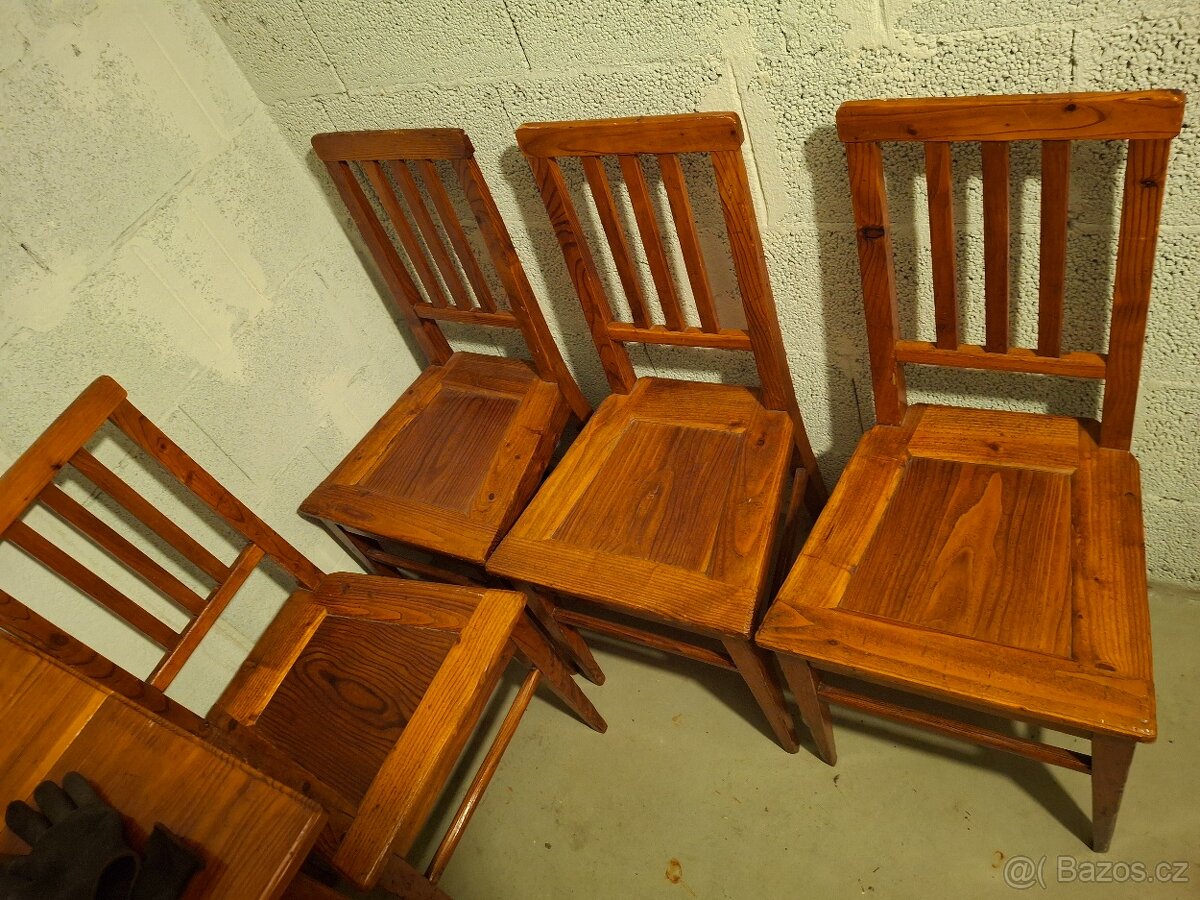 dřevěný jídelní stůl + 4 dřevěné židle - 2