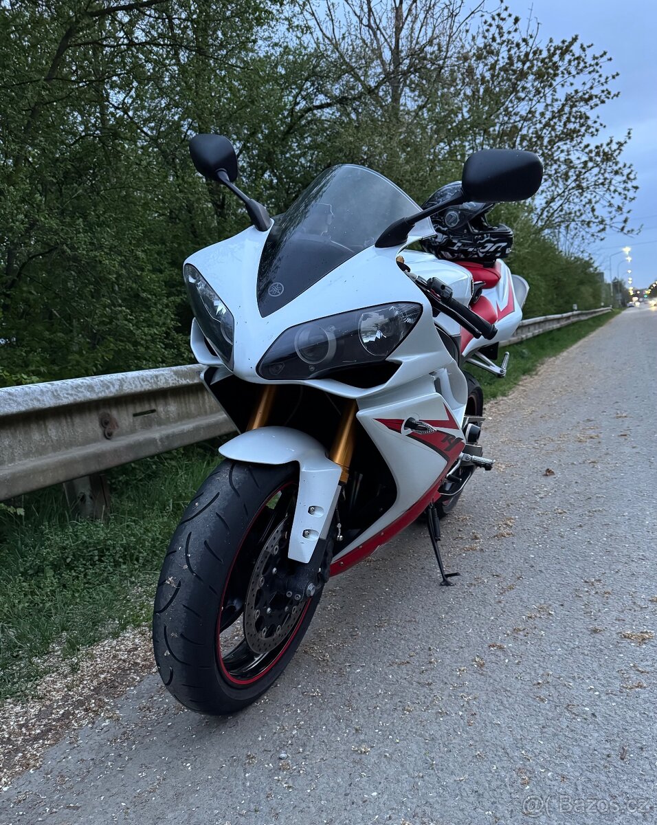 Yamaha yzf r1 132kw - 2