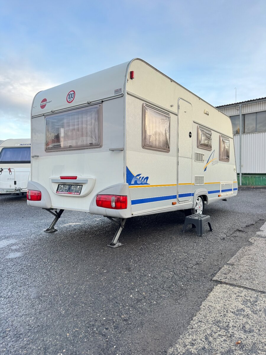 Bürstner FUN 435 TK ~ Pevná postel - 2