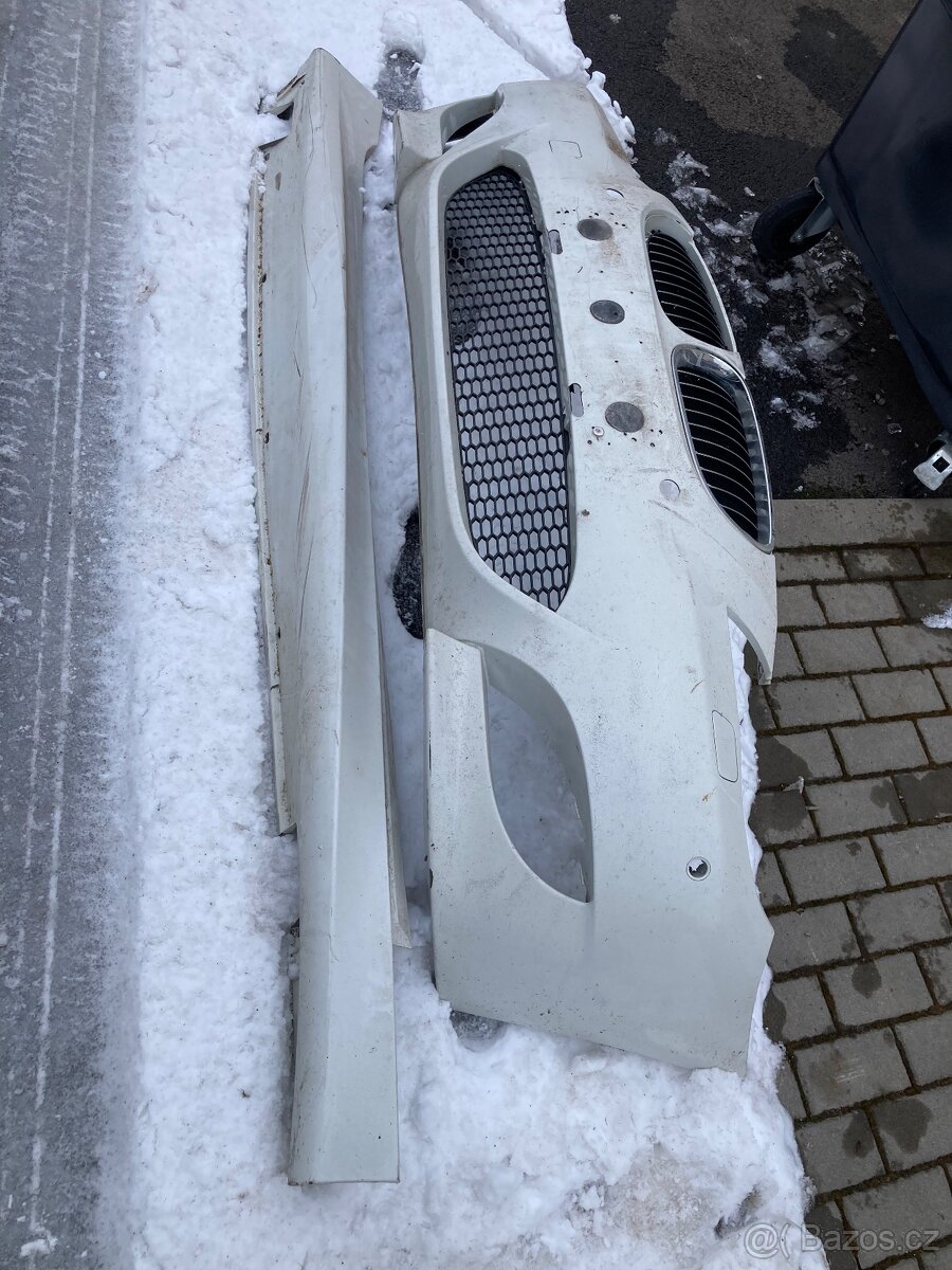 BMW E 60 M5 přední nárazník + pravý plastový práh - 2