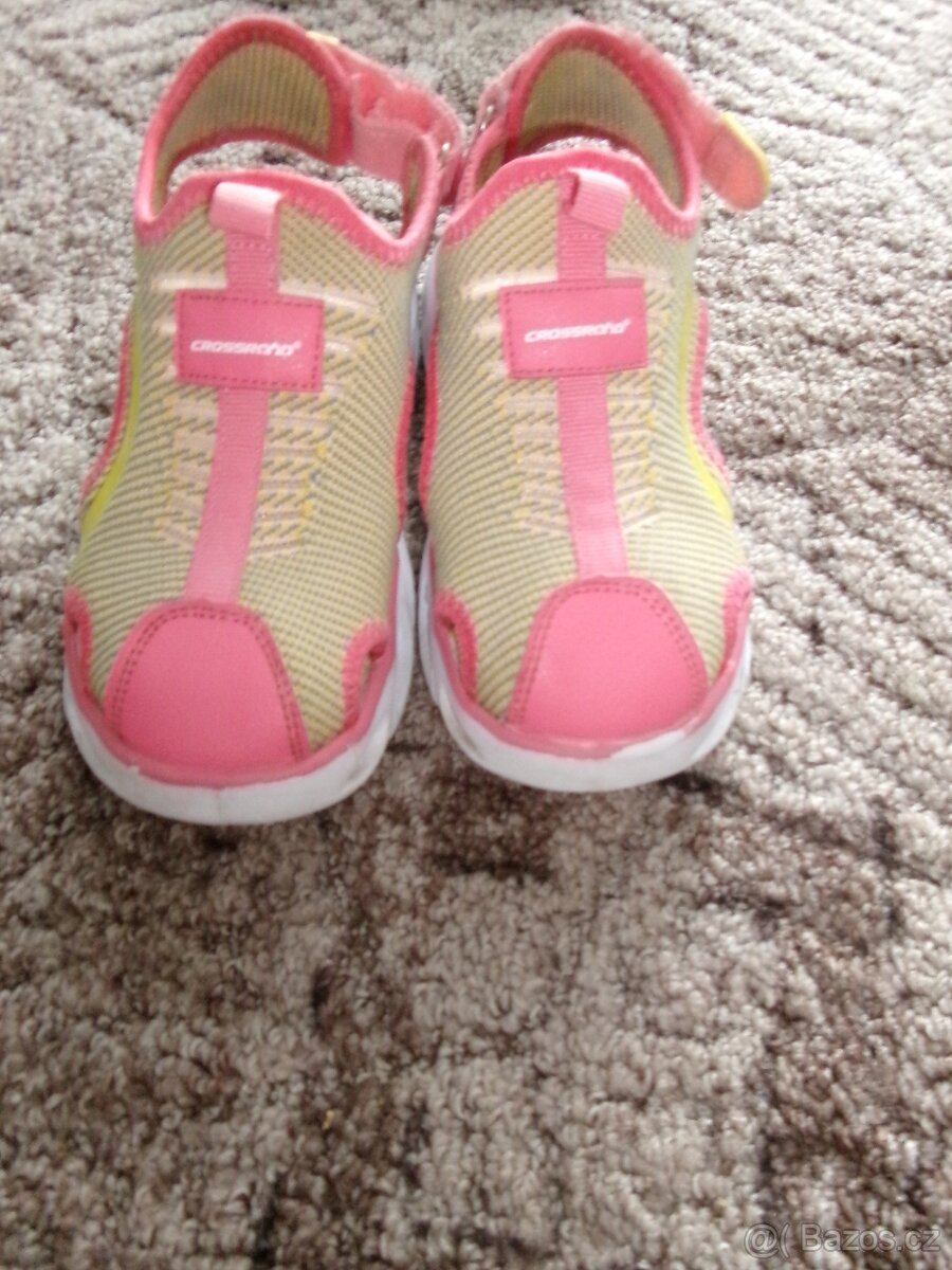 Prodám dívčí sandále - 2