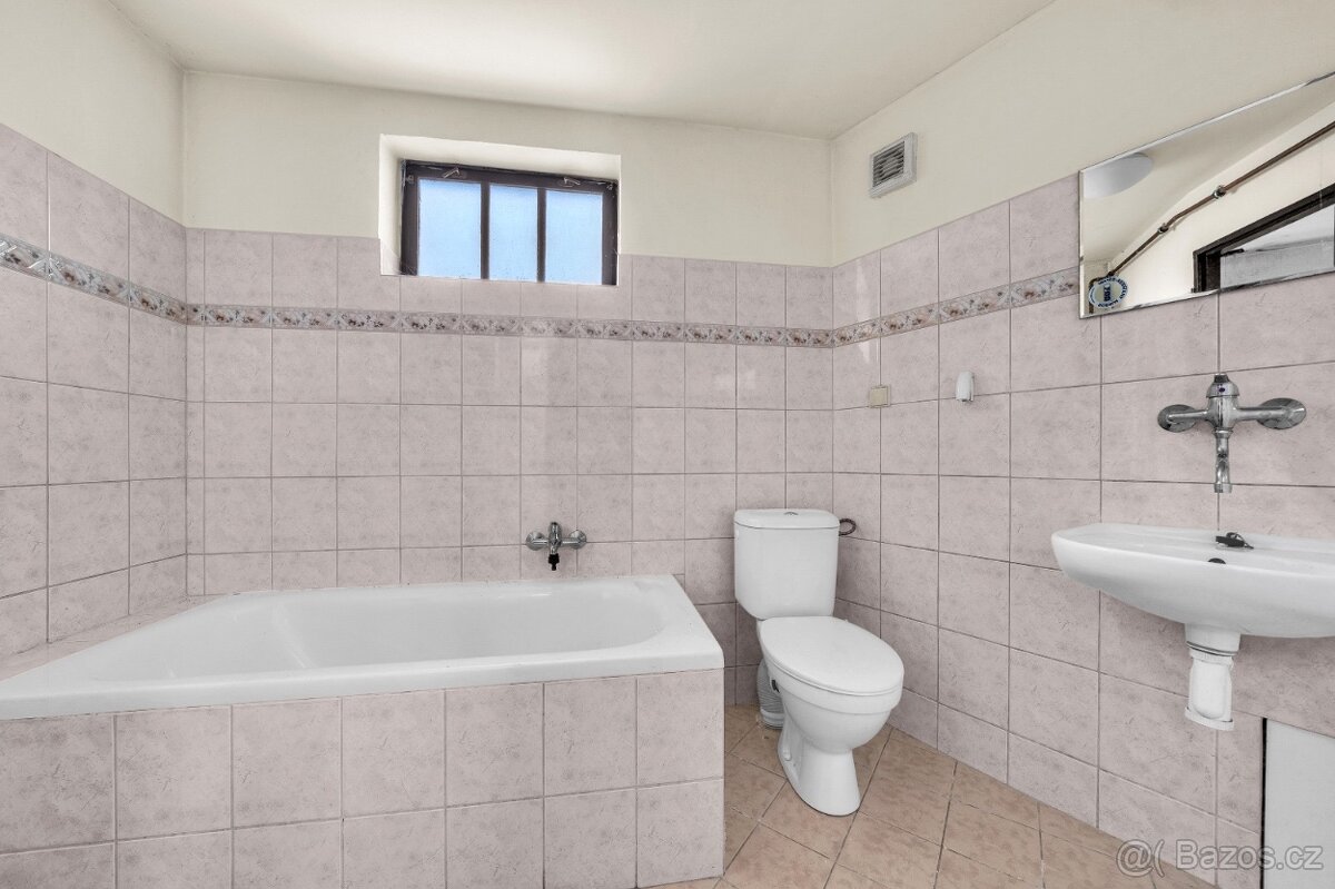 Pronájem nebytového prostoru v centru Trutnova - 2