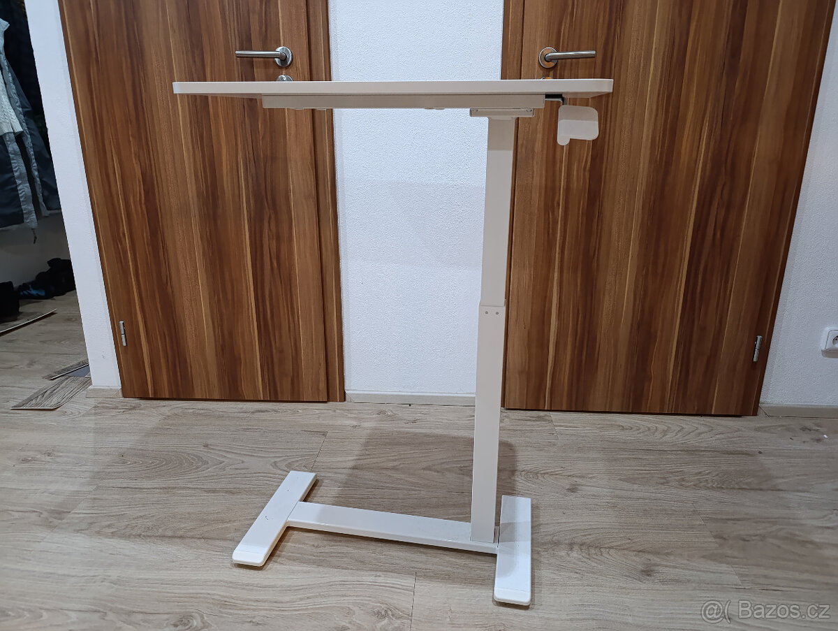 výškově nastavitelný stolek - 2