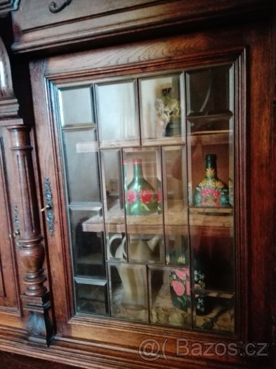 Starožitný příborník. - 2