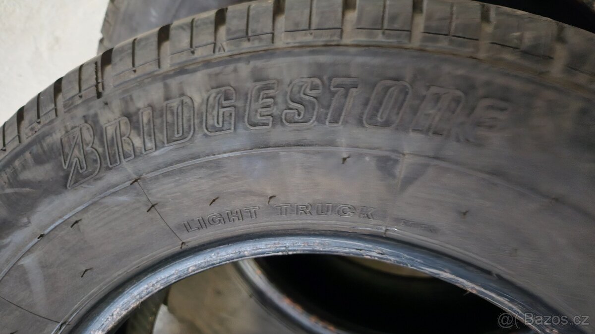 Pneu Bridgestone 205/70/15C - 2