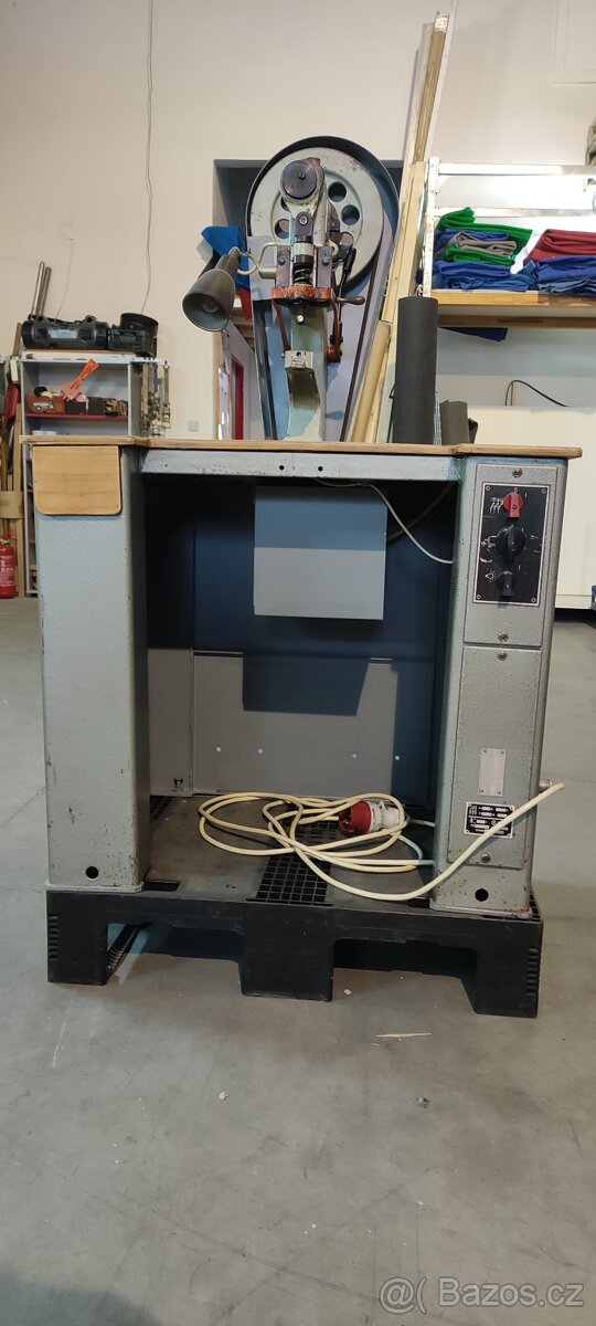 Děrovačka, kroužkovačka, nýtovačka Sázavan. - 2