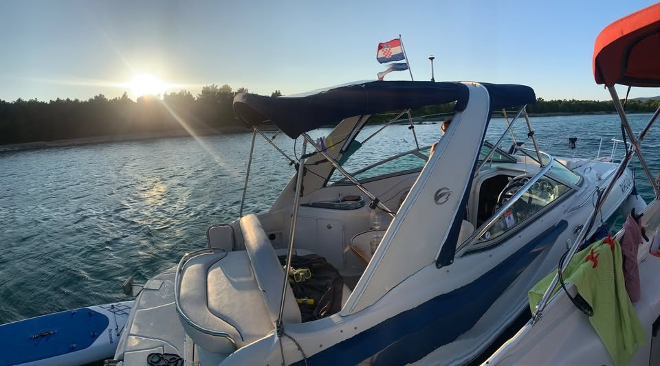 Motorový člun CROWNLINE 250 CR - 2