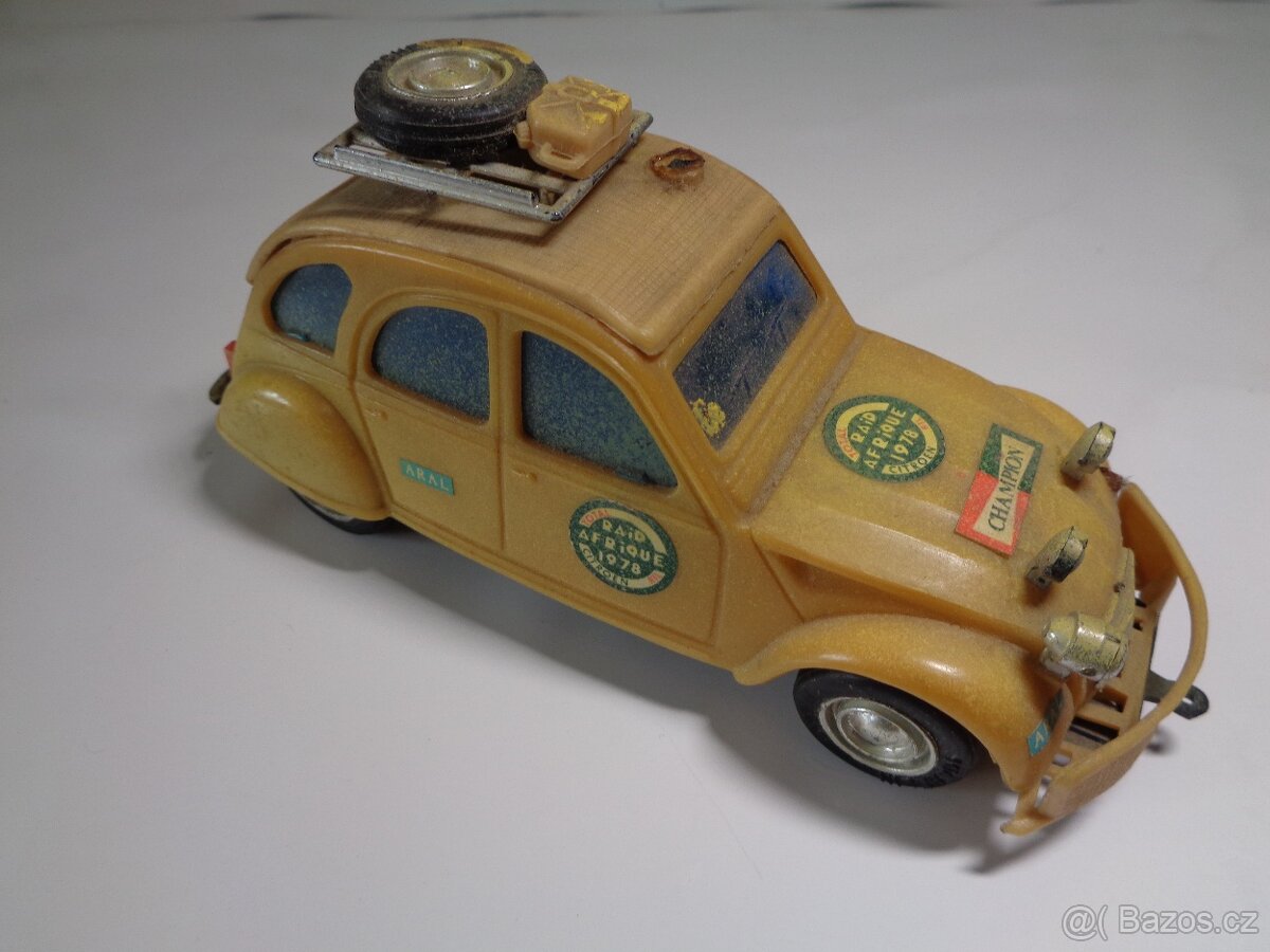 Plastový Citroen 2CV "kachna" "Raid Afrique 1978" - 2