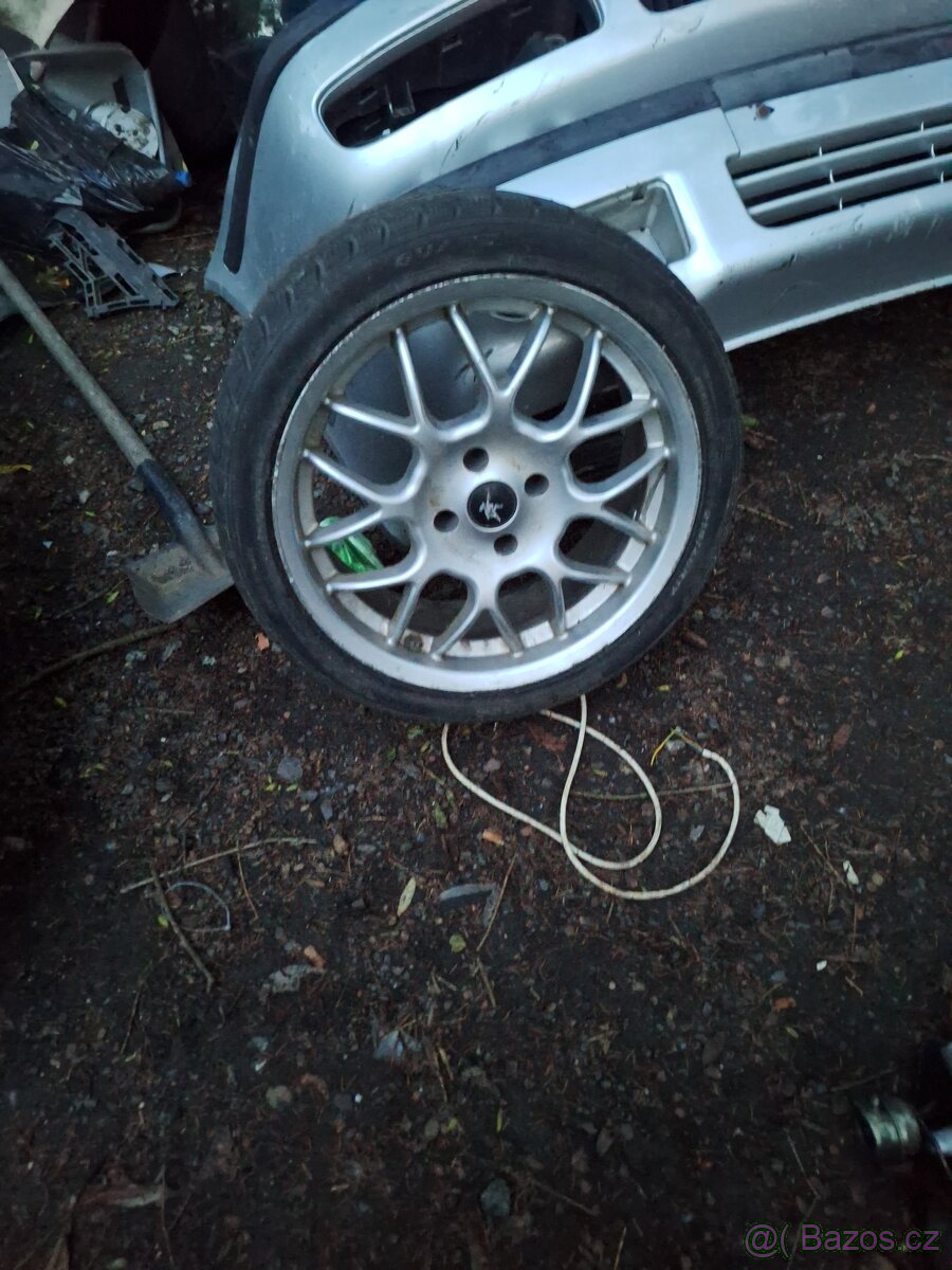 Alu kola Peugeot 4× 108 215/40/17' na zimnich - 2