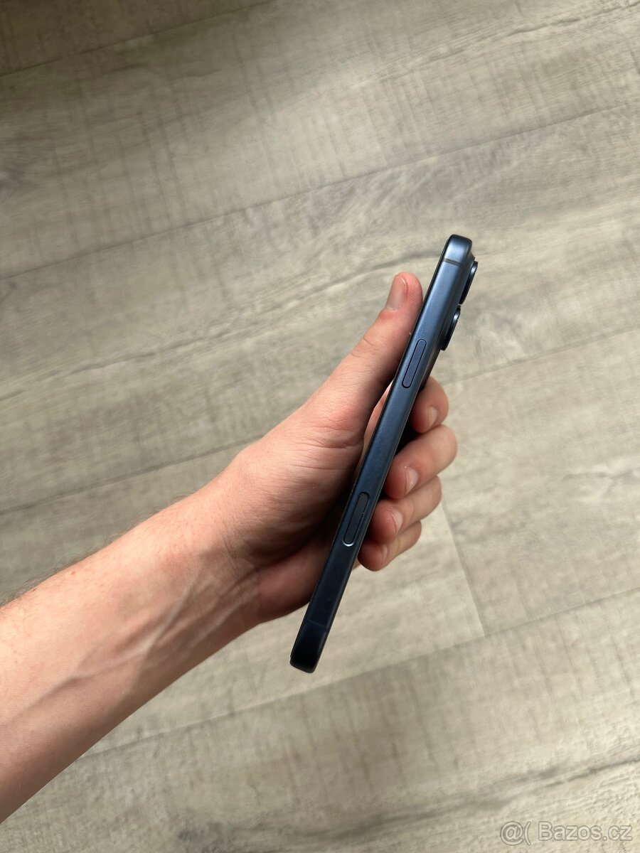 iPhone 17 Pro Max 256GB - temně modrá - 2