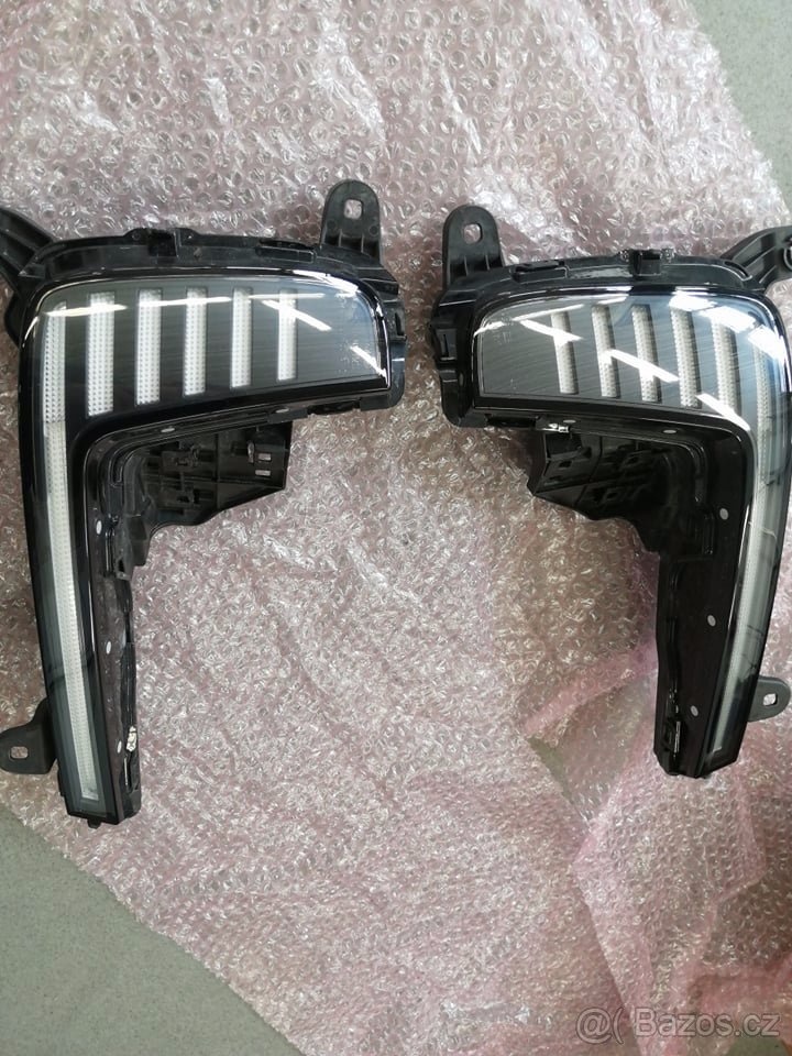 Různé druhy mlhovek na Škoda, Volkswagen - 2