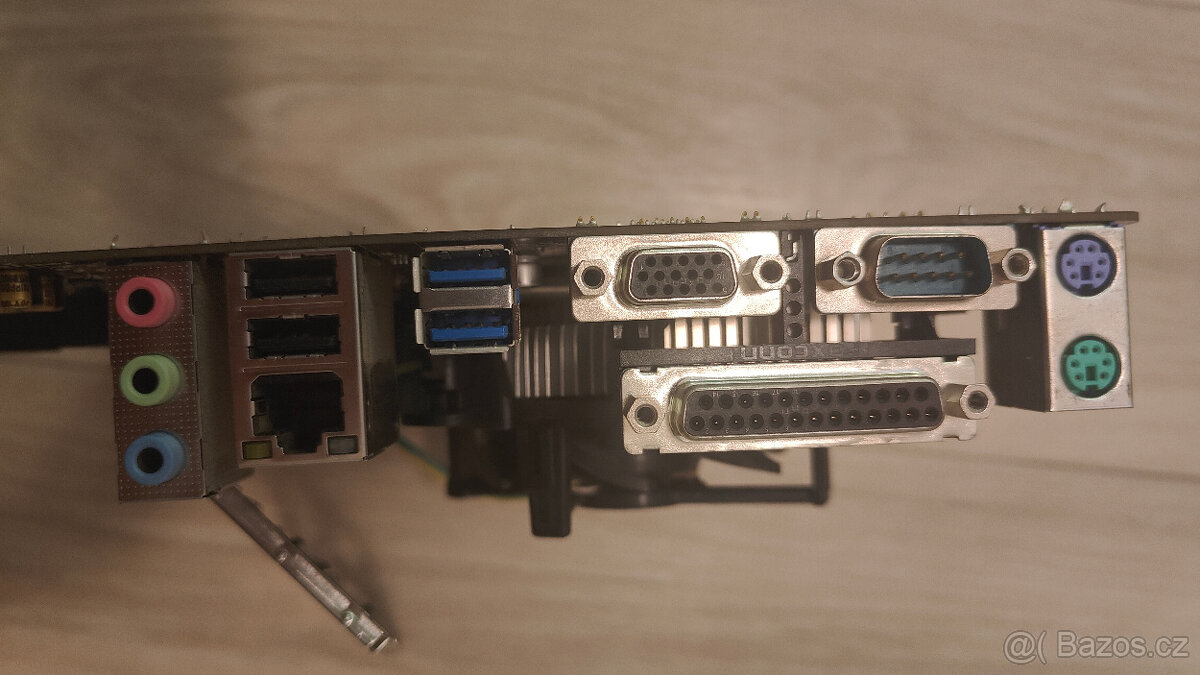 Gigabyte GA-H81M-DS2 + Procesor Intel i5-4590 + 4GB RAM - 2