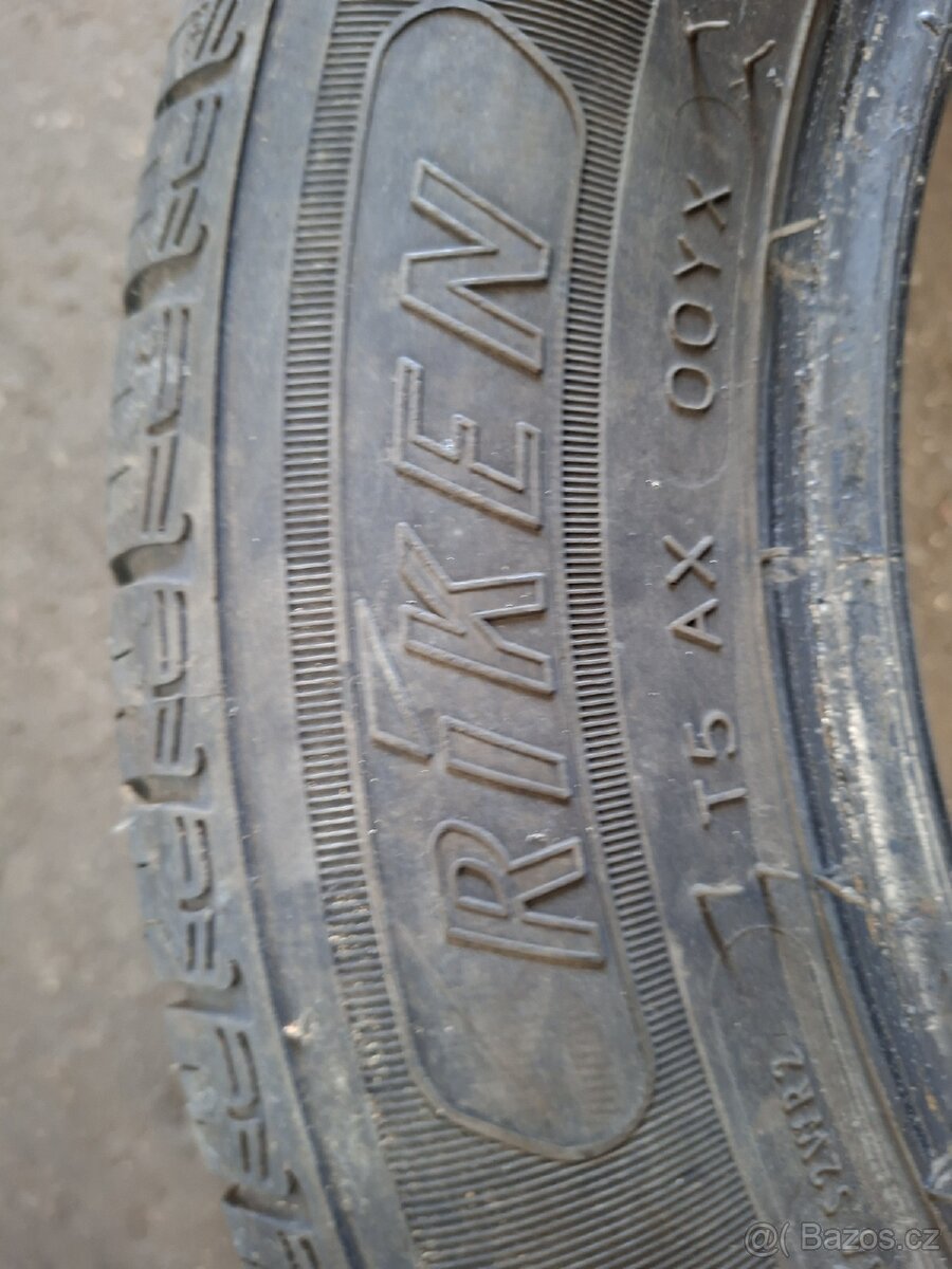 Prodám pneu 165/70R14 - 2