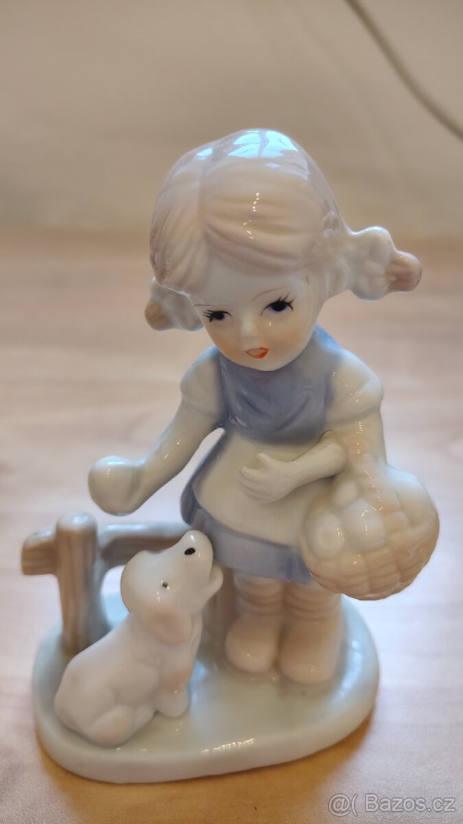 Keramická soška dívka se psem - 2