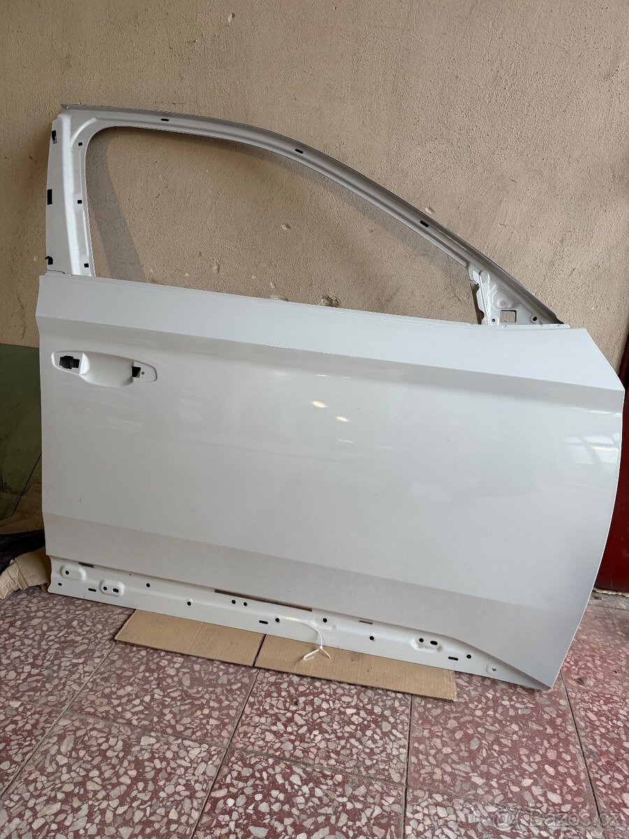 Škoda Superb pravé přední dveře - 2