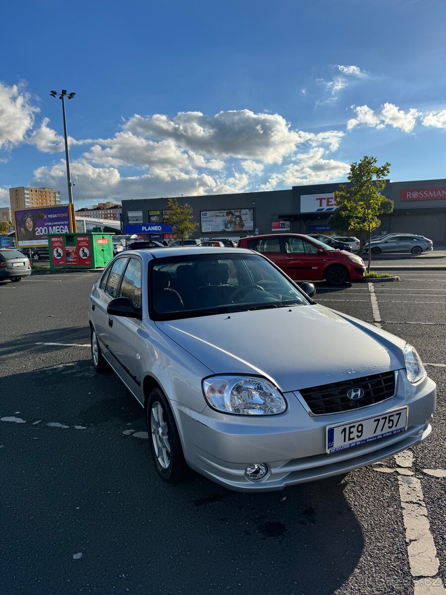 Hyundai Accent - 2
