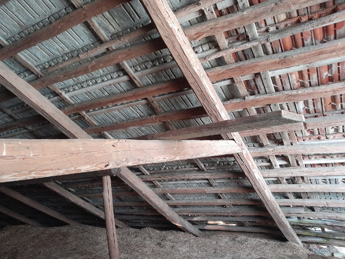 Staré tesané trámy - 2