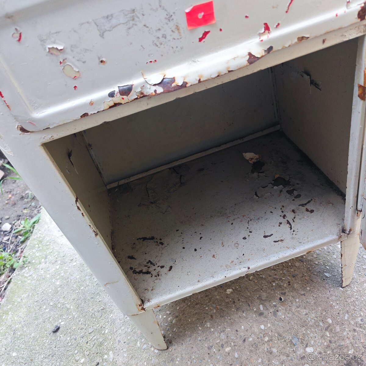 kovová industriální skřínka - stolek - 2