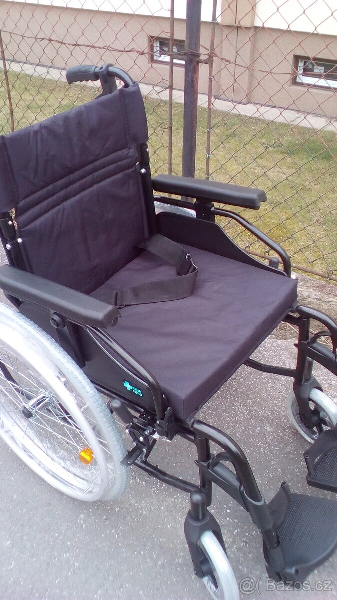 INVALIDNÍ VOZÍK 47cmZADNÍ BRZDY-lze zaslat PO ČR - 2