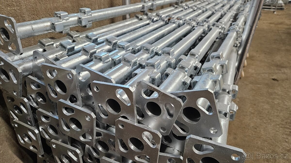 HAKI lešení stojka čtvercová patka - 2