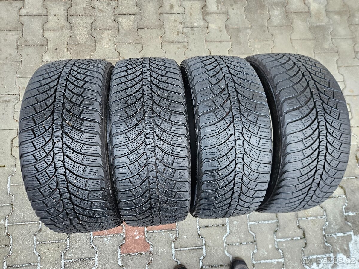 Zimní pneu Kumho 255/45/18 - 2