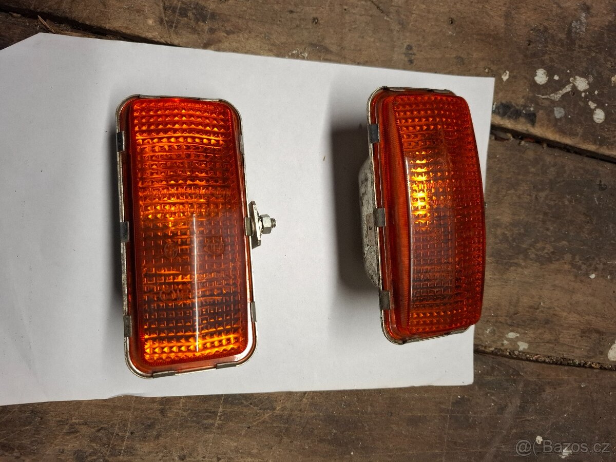 Přední blinkry Škoda 100, 110r a užovka - 2