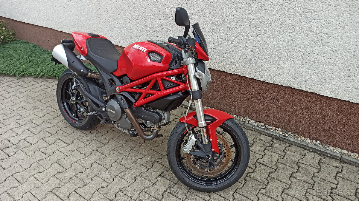 Ducati Monster 796 nájezd 13100 km - 2