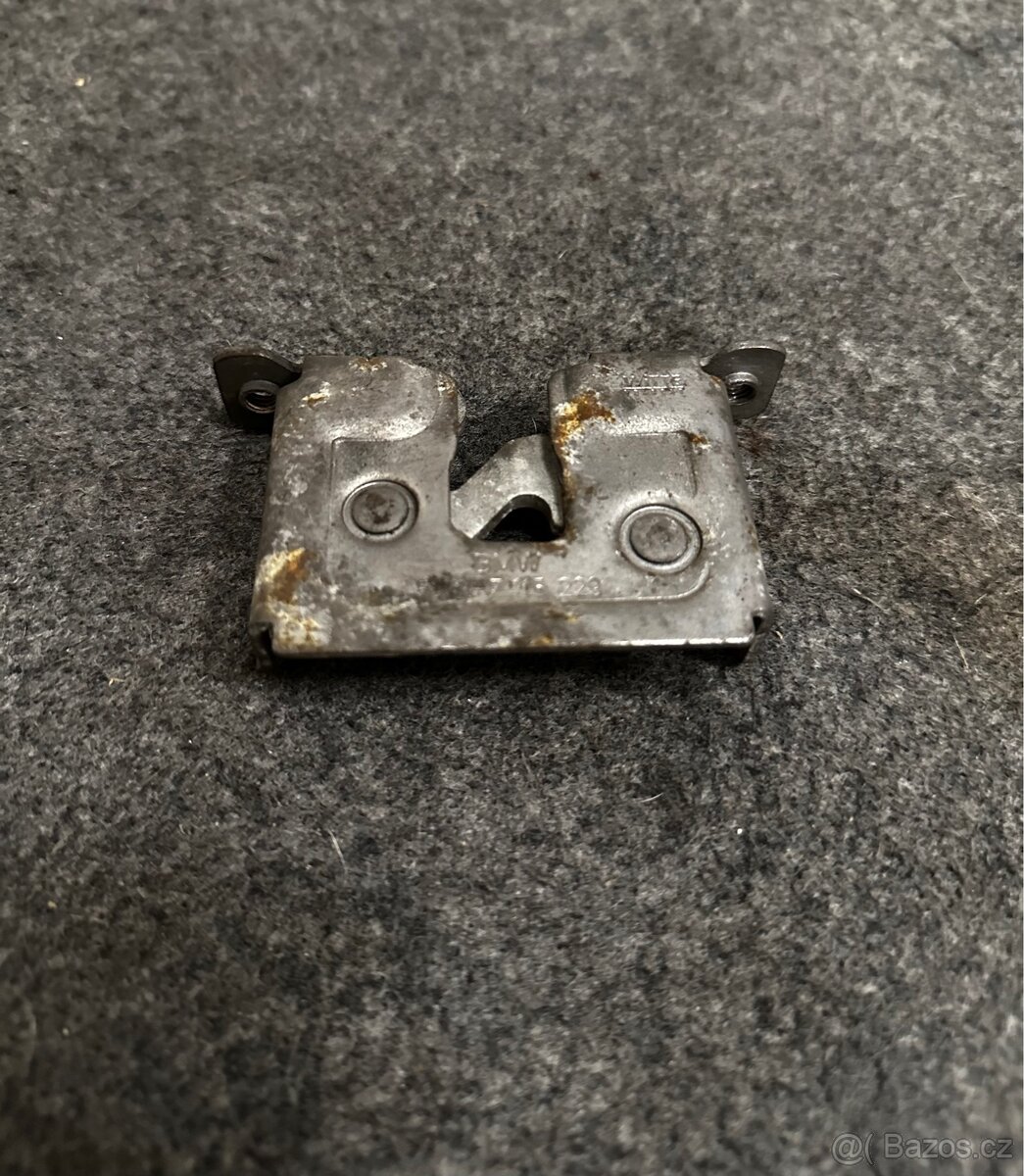 Zámky kapoty BMW - 2