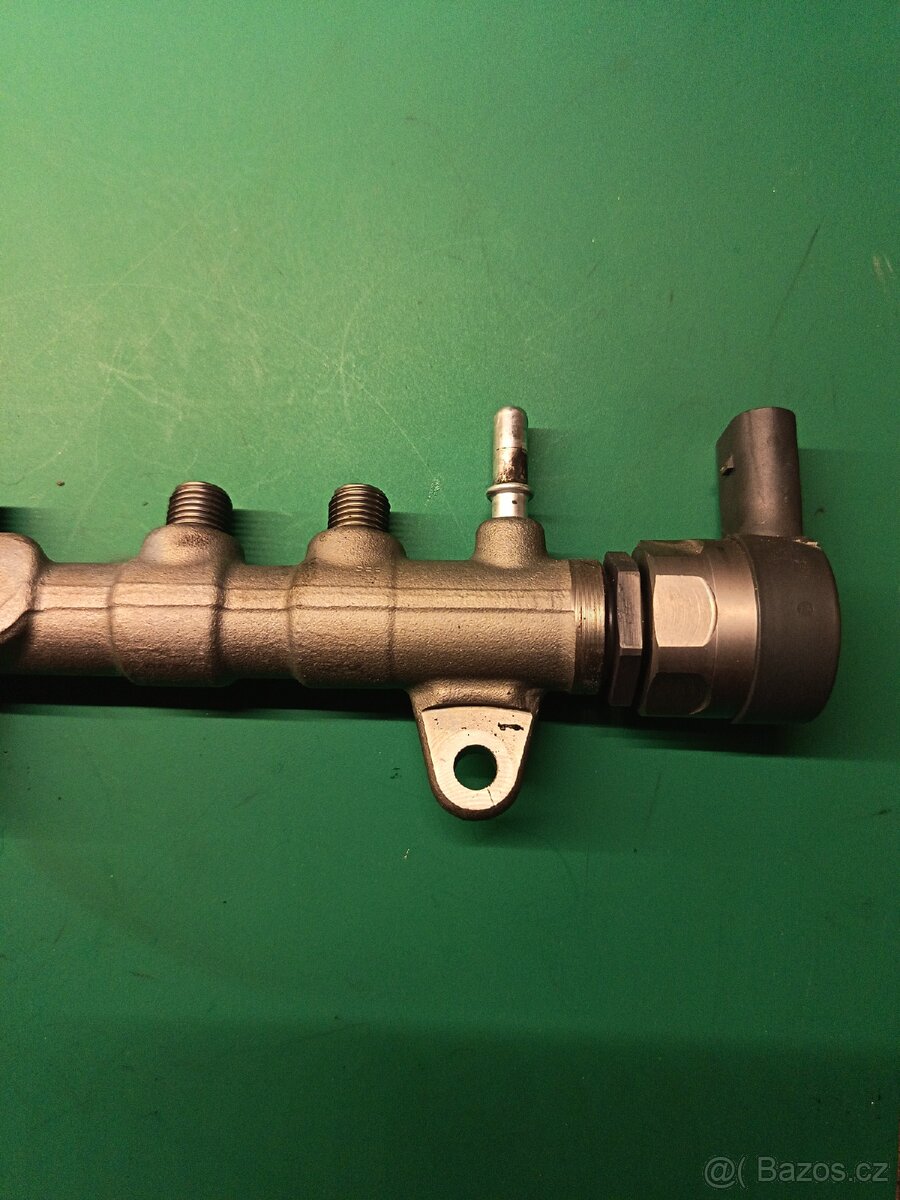 Vstřikovací lišta Bosch 8571569 01 - 2